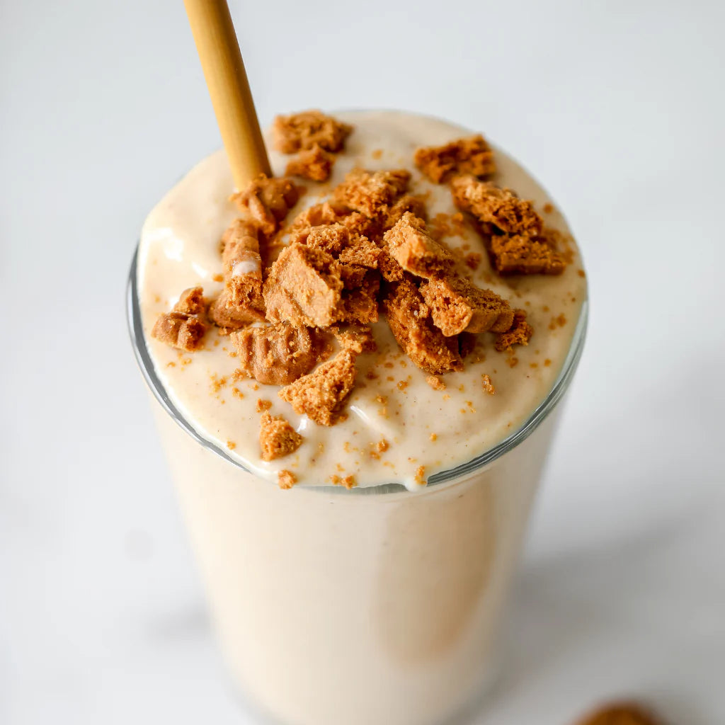 Skinnly Beef Collagen being added to a smoothie