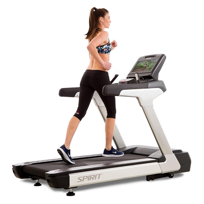 Female athlete light jogging on the Spirit Fitness CT900ENT treadmill.
